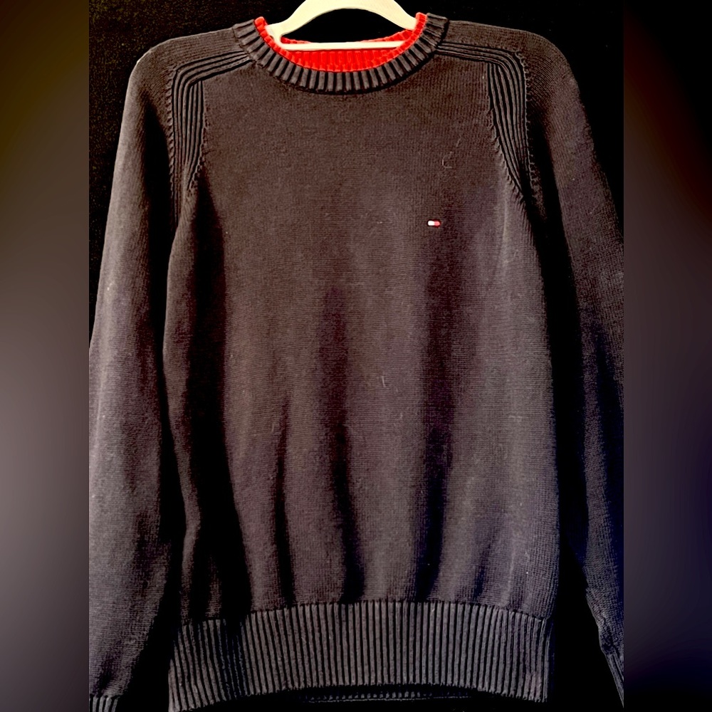 Vintage Tommy Hilfiger Knit Sweater. Small Logo Print on Front. Size M.